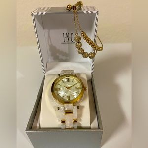 (061) NEW INC International Concepts Gold Watch & Bracelet Set